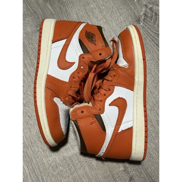 Nike Air Jordan 1 Mid GS “Team Orange/White” CU0449-101 Size 13C Kids - Picture 3 of 7